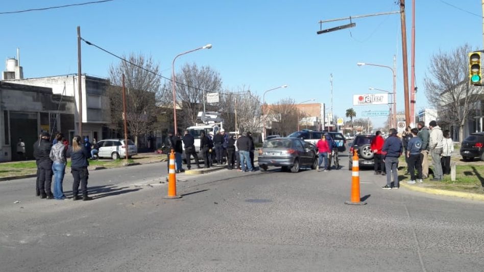 ?El semáforo estaba en verde. Yo lo ví clarito cuando se ponía en verde y los autos que estaban adelante mío empezaron a avanzar?, afirmó la conductora del Peugeot 206.