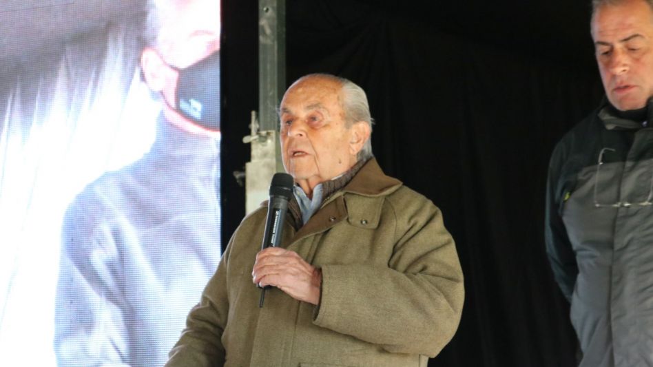 El ingeniero Horacio Gutiérrez, histórico Sr. de los Angus, al presentar su remate anual en la cabaña juarense.