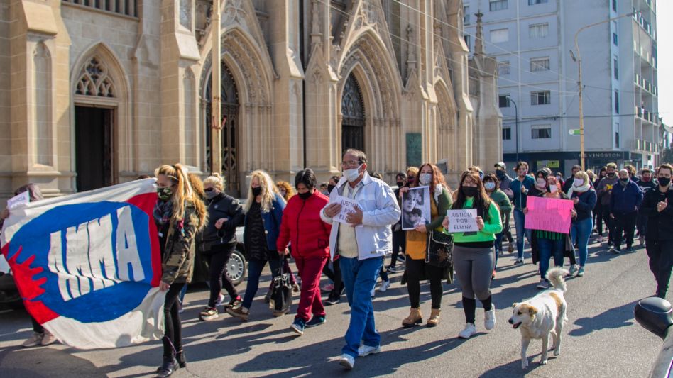 Los manifestantes dieron una vuelta a la Plaza San Martín, en medio del reclamo por justicia por este presunto caso de violencia de género. FOTOS: ANGIE DÍAZ JACQUOT