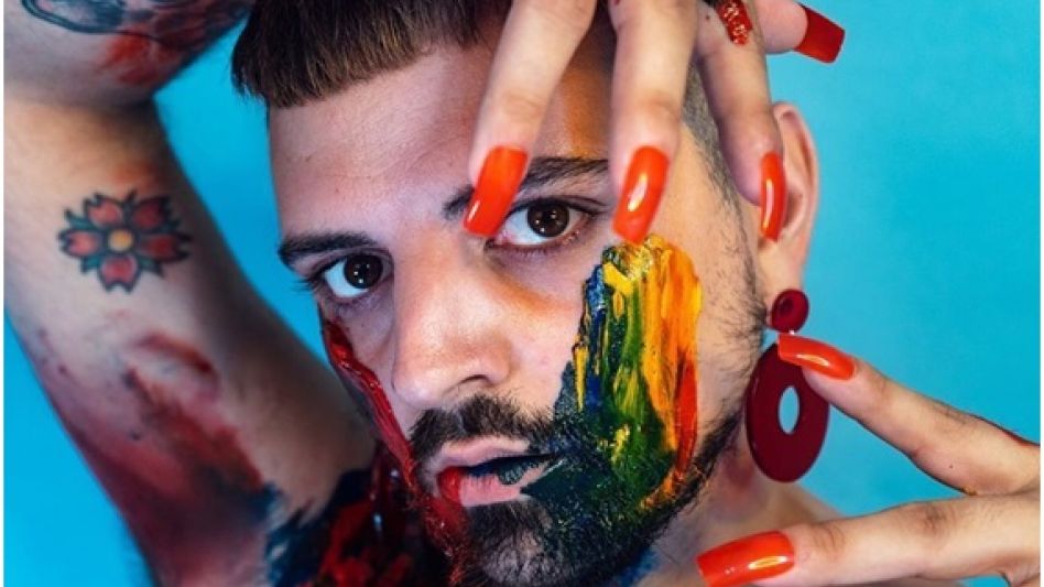 El dramaturgo, director y artista performático azuleño, Patricio Ruiz, habló con El Tiempo sobre su juventud en Azul, su producción artística, sus convicciones políticas y sobre el arte independiente 