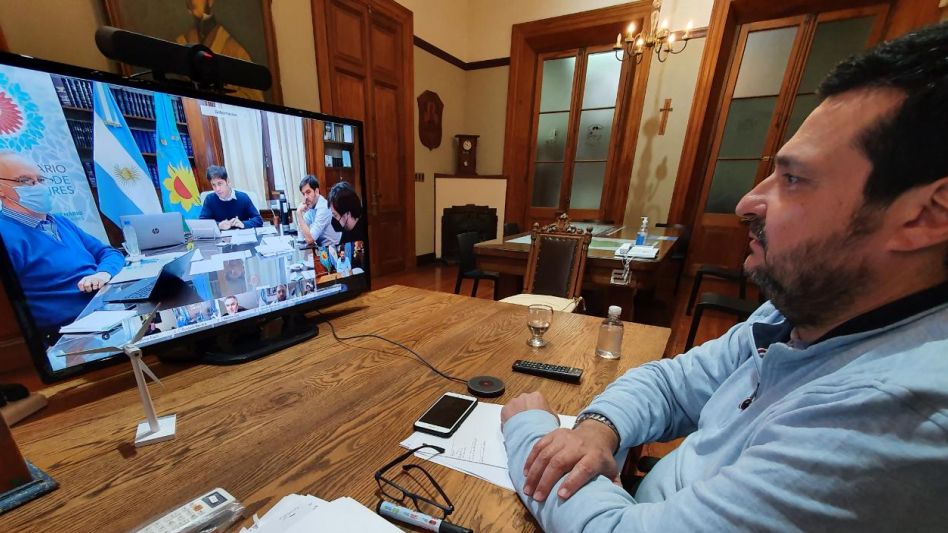 El gobernador Axel Kicillof le trasmitió a los jefes comunales su preocupación por el aumento de los contagios en los distritos del interior de la provincia.