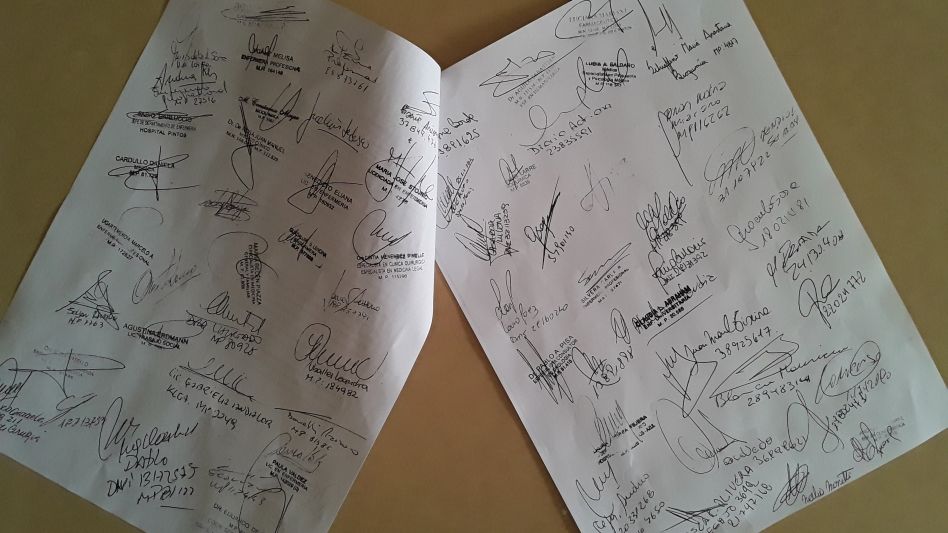 Las firmas de los profesionales que acompañan la carta abierta dirigida a la comunidad de Azul.