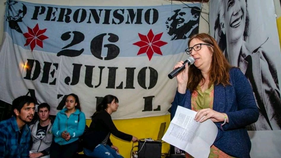 El 17 de noviembre, ?Día de la militancia?, reivindicando a las compañeras peronistas de Azul que dejaron girones de su vida en los 70 y que como Eva Perón representan nuestro ejemplo y guía.