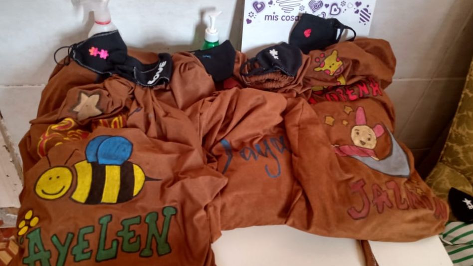 Mujeres privadas de libertad elaboraron pijamas y tapabocas para niños alojados en el Hogar Sagrado Corazón de Azul