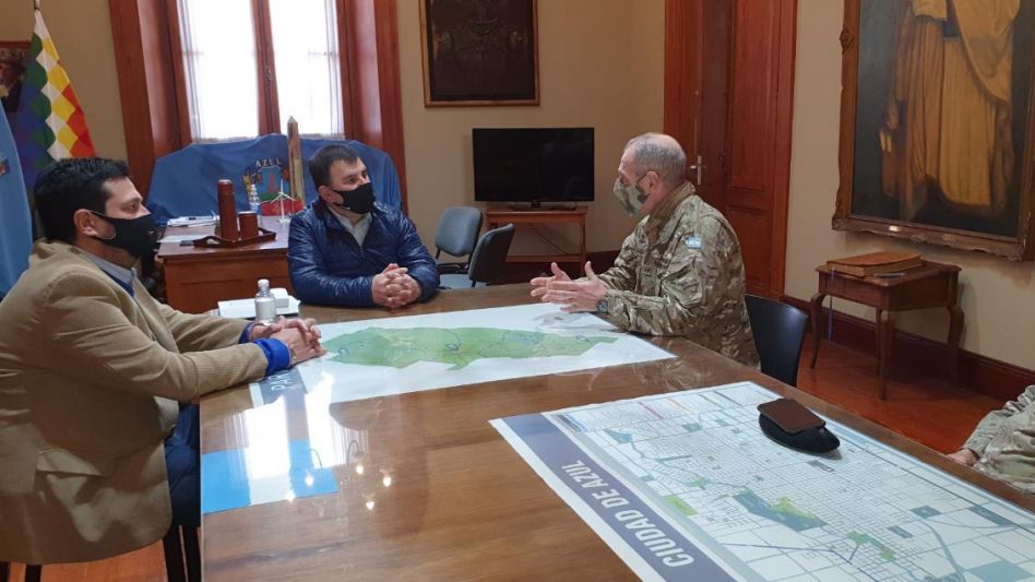 Reunión con autoridades militares