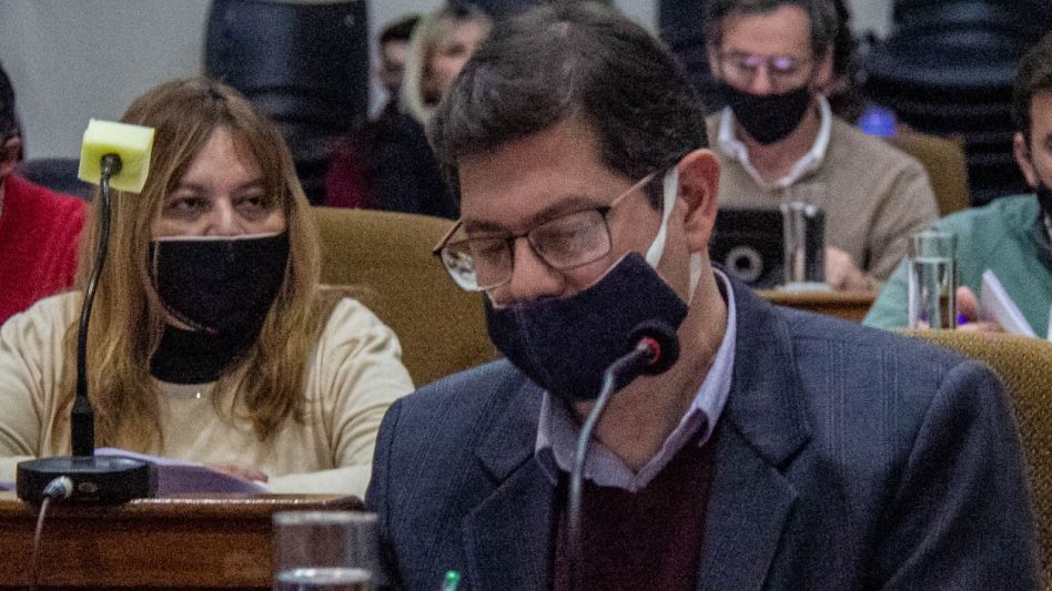 El bloque Azuleños por el Cambio está conformado por los ediles Verónica Crisafulli y Claudio Molina. ARCHIVO/ANGIE DÍAZ JACQUOT