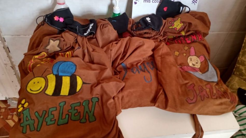 Mujeres privadas de libertad hicieron pijamas y tapabocas Para donar a niños alojados en el Hogar Sagrado Corazón