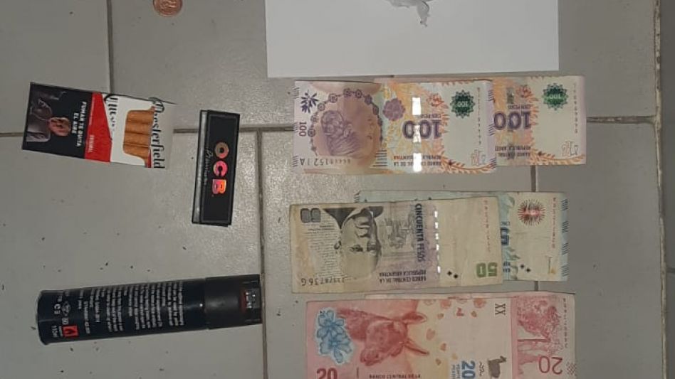 La marihuana incautada en poder de la menor, que fue aprehendida y después recuperó la libertad. FOTOS: SECCIONAL PRIMERA AZUL/PBA