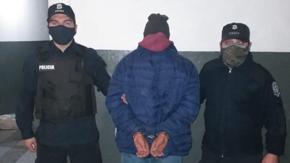 Los mayores de edad acusados. Entre ellos hay un familiar de la víctima. FOTOS: SECCIONAL PRIMERA AZUL/PBA