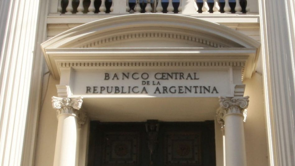 Cómo será el nuevo plazo fijo atado a la evolución del dólar que lanzó el Banco Central