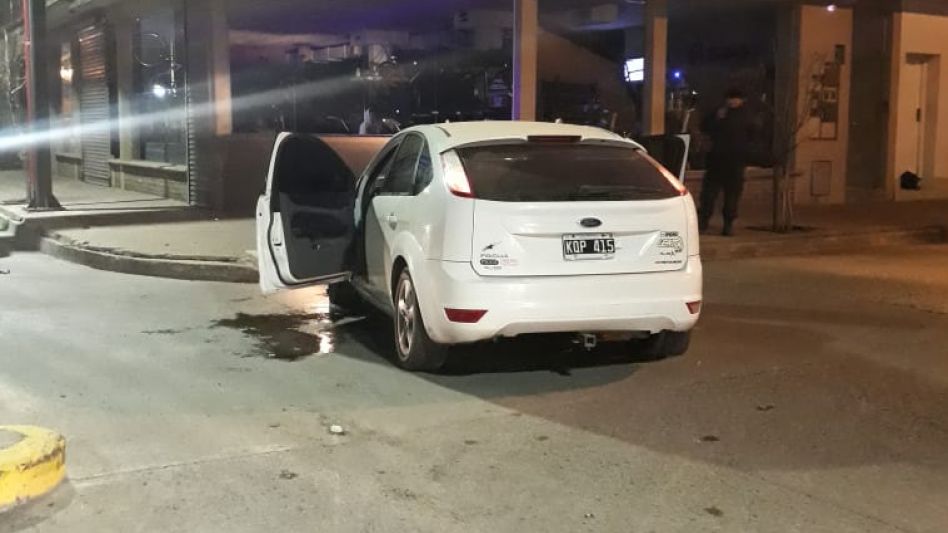 Otro auto chocó contra un local que está en Pellegrini y Rivas