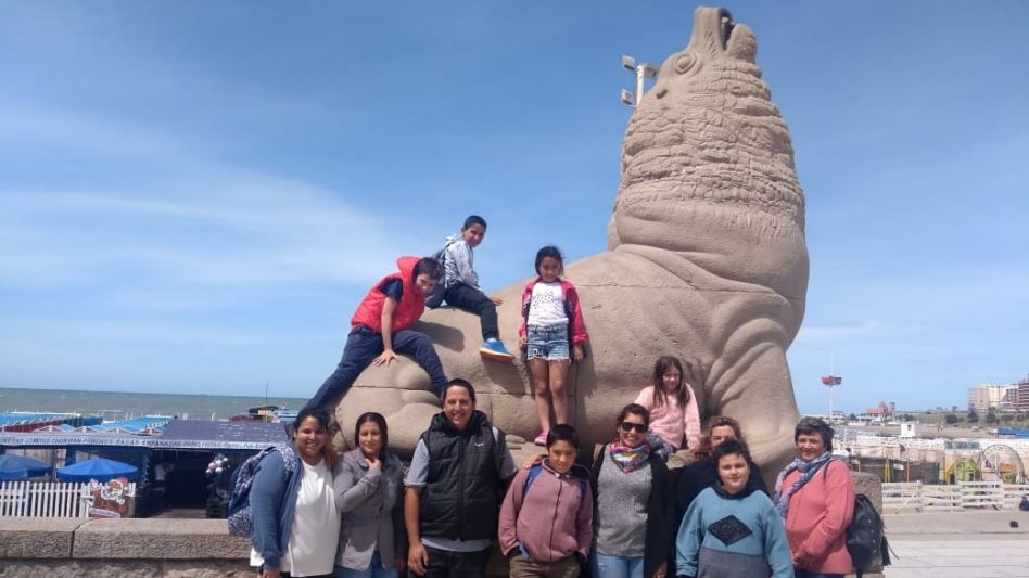 A fines del año pasado en Mar de Plata alumnos y padres de la Escuela de Cacharí. 