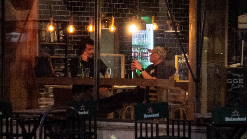 Los bares y restaurantes podrán trabajar a partir de mañana sólo con mesas al aire libre, delibery y take away. ANGIE DÍAZ JACQUOT