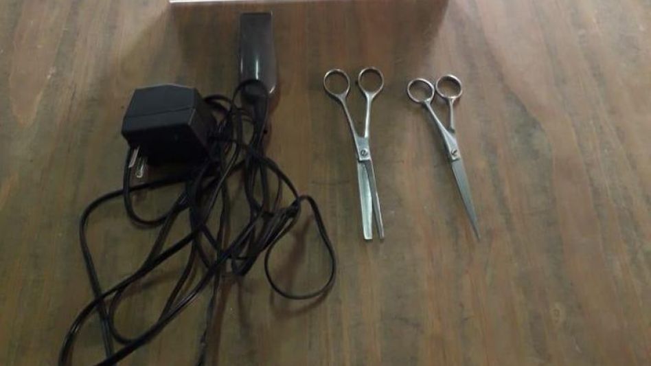 Dos tijeras y una máquina para cortar el pelo. Fueron robadas durante este hecho y después recuperadas. DDI AZUL/PBA