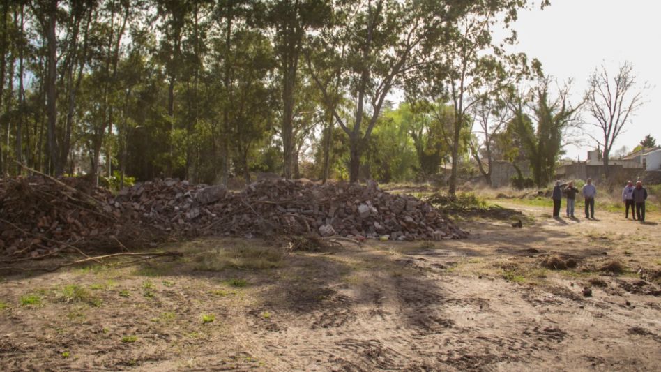 arasola se comprometió a sanear y a parquizar el terreno para que pueda ser utilizado como un nuevo espacio público.