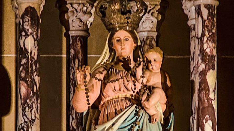 En la actual Catedral, en la parte superior del antiguo Altar Mayor se entronizó la imagen de Nuestra Señora del Rosario traída por el Padre Eduardo Martini desde Italia en 1863.  NACHO CORREA