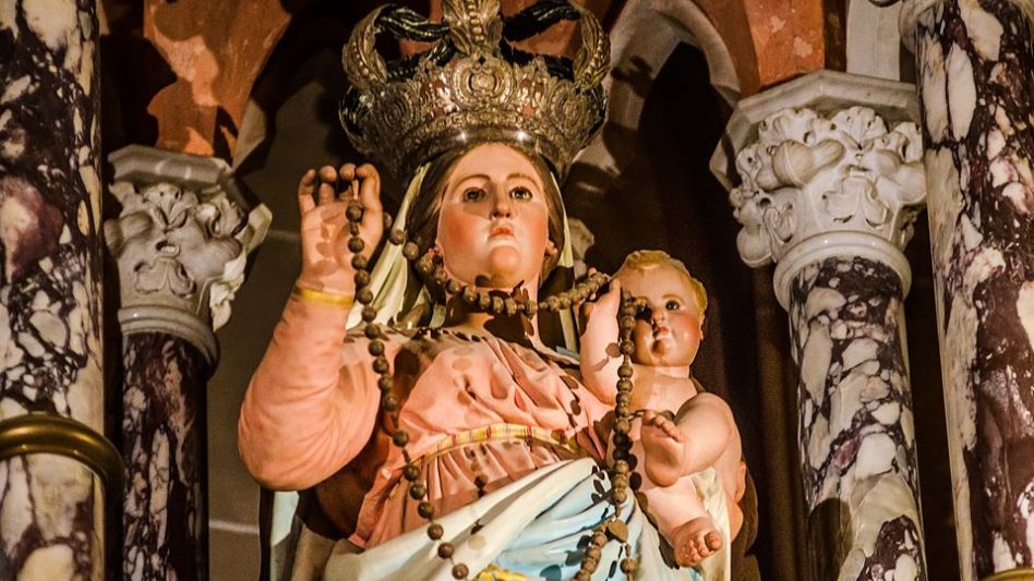 La imagen que preside el antiguo Altar Mayor de la Catedral, es una pieza de bulto, de madera maciza y de una dureza especial.