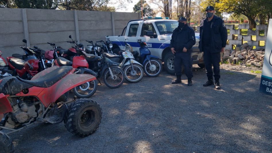 Los operativos se llevaron a cabo durante el fin de semana. Policías y agentes de Tránsito de la comuna participaron en los mismos. FOTOS: DESTACAMENTO BALNEARIO AZUL/PBA
