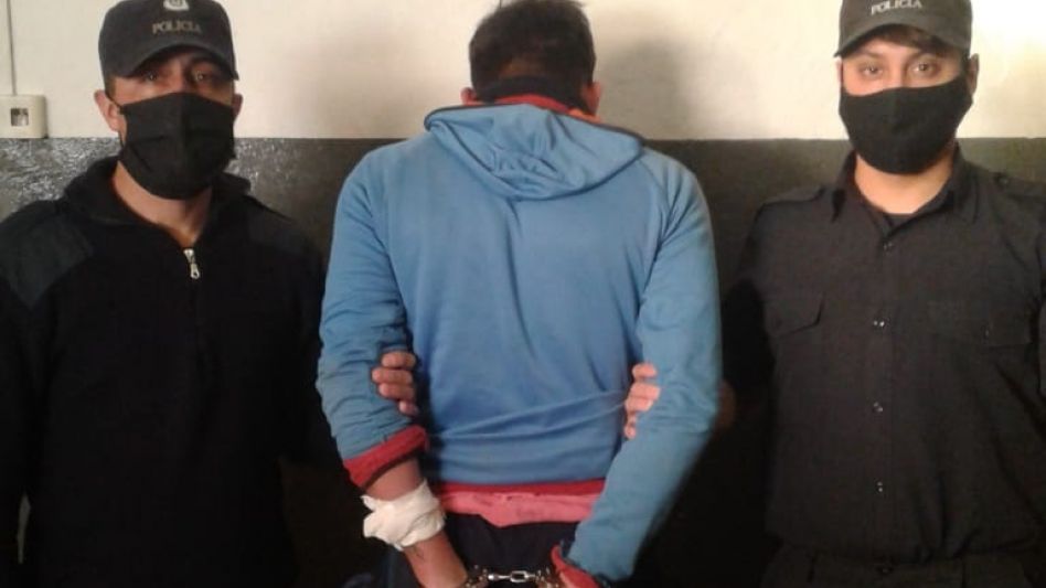 Uno de los acusados por atacar y lastimar a un joven para robarle. Por ese hecho, ocurrido en julio pasado en Villa Piazza Norte, hay dos detenidos. EPDS AZUL/PBA