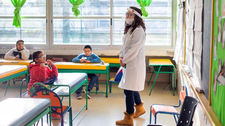 Nuevo paisaje: las aulas, los docentes y los chicos deberán adaptarse a las condiciones que impone la pandemia.