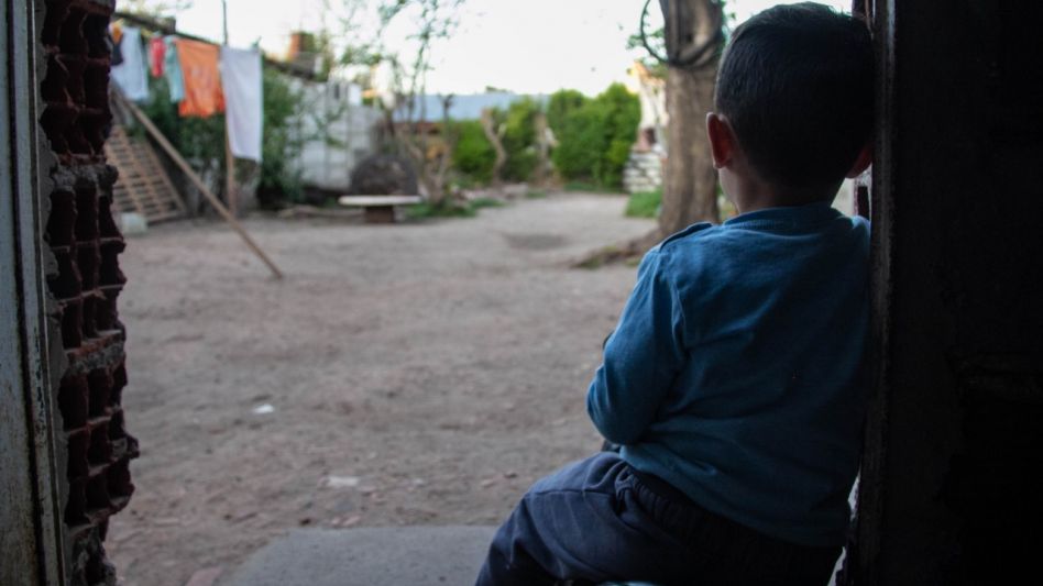 El hijo menor de la pareja en la casa donde vivían hasta ayer. FOTOS ANGIE DÍAZ JACQUOT
