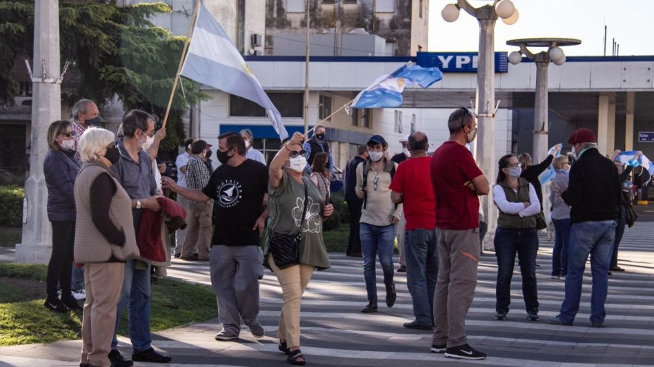 El banderazo contra el gobierno se hizo sentir en Azul