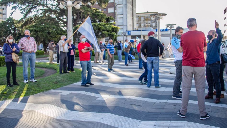 El banderazo contra el gobierno se hizo sentir en Azul