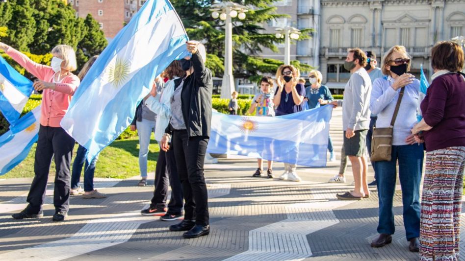 El banderazo contra el gobierno se hizo sentir en Azul