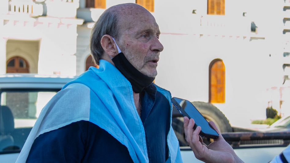 El vecino y ex concejal Roberto Gayani habló sobre los reclamos y señaló: ?Ojalá el gobierno reaccione y cambie en cierto sentido el rumbo?. ANGIE DÍAZ JACQUOT