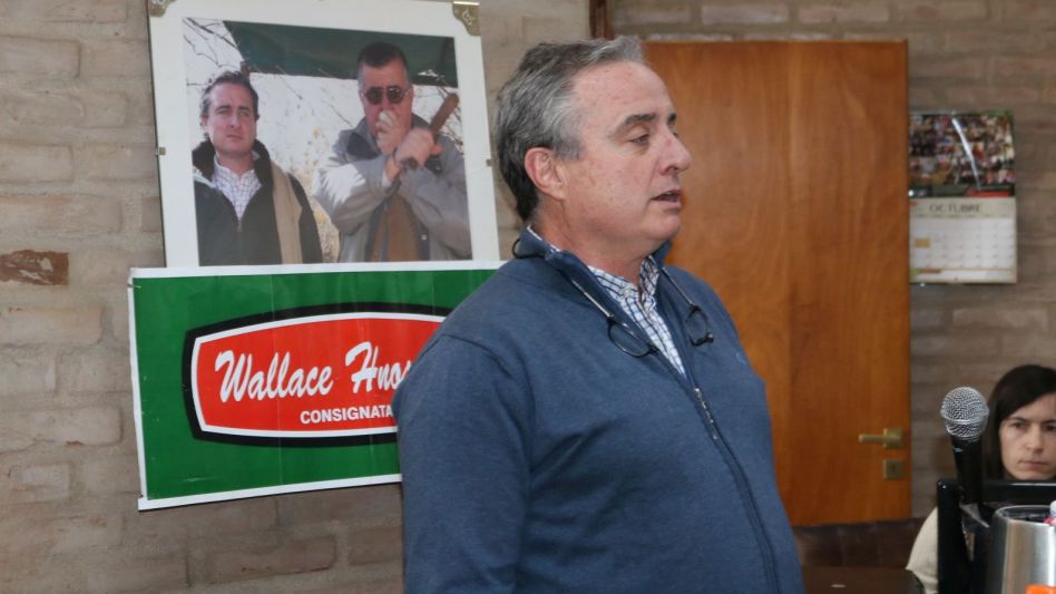 Juan Wallace al frente de la última venta de cabañas 2020.