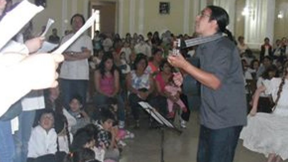 Acto en escuela. Clases de música, preparar canciones con los alumnos era un momento muy especial. EP Nº 67, 10 años en esa institución.
