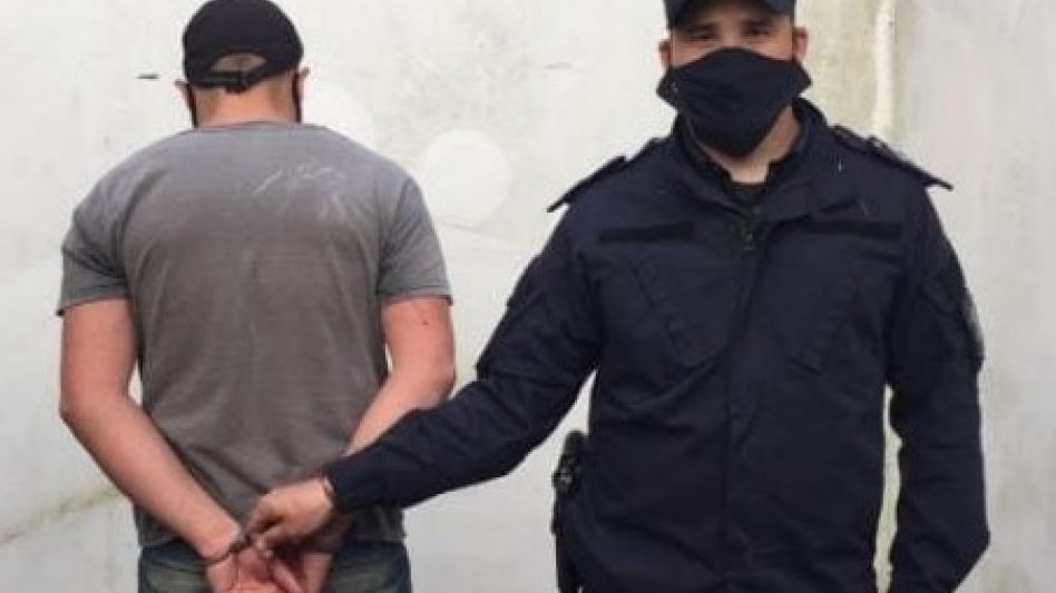 El azuleño que está preso tiene que purgar una pena única de un año de prisión de efectivo cumplimiento por dos hechos de violencia de género. SUBOCMISARÍA CHILLAR/PBA