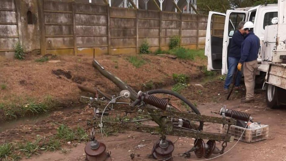 El fuerte temporal causó daños en el sistema eléctrico del Partido