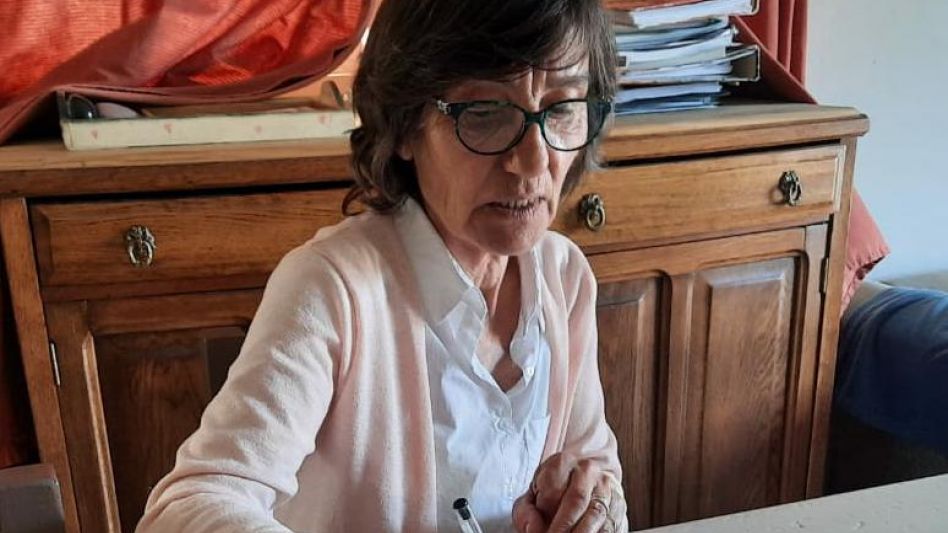 La responsable de la Coordinación de Tercera Edad, Carolina Acevedo, desmintió que no se haya informado a los familiares de los abuelos sobre el ingreso del virus al Hogar San Francisco.  PRENSA MUNIC