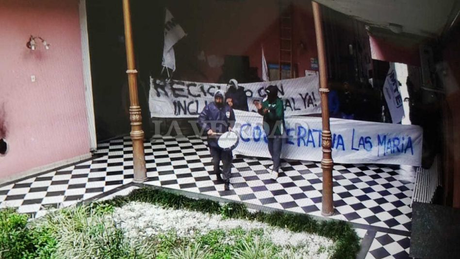Tras los hechos de Olavarría, manifestantes ingresaron a la municipalidad de Junín