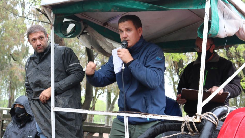 Juan I. Goenaga y Martín Iturralde al frente de los negocios en la feria local.