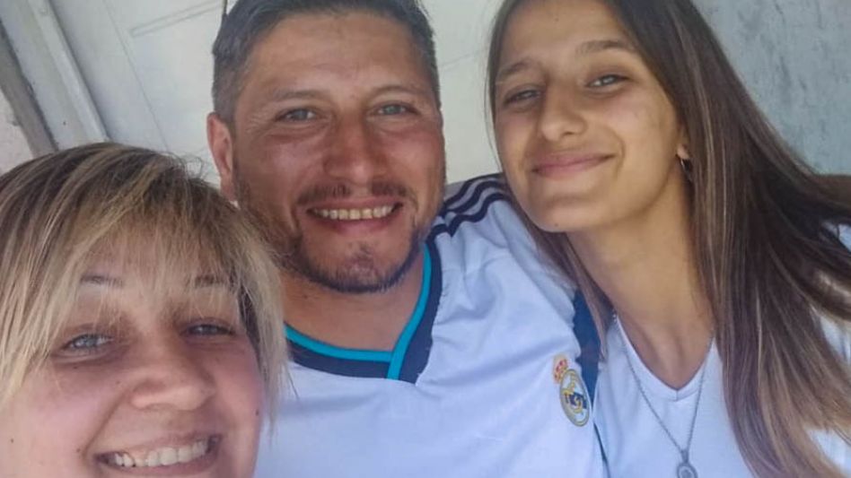 Silvina, Morena y Nicolás Petrone: ?Para nosotros, la solidaridad y el cariño de la gentes de Azul es un mimo al corazón en este difícil momento que estamos pasando?. 