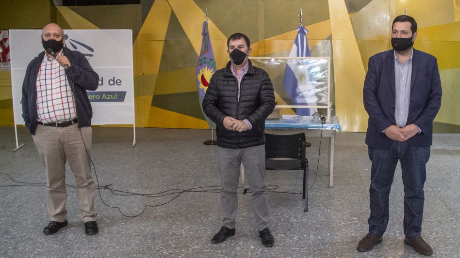 Ángel Olaechea, Hernán Bertellys y Alejandro Vieyra estuvieron a cargo del procedimiento de entrega de la tenencia precaria de los lotes.