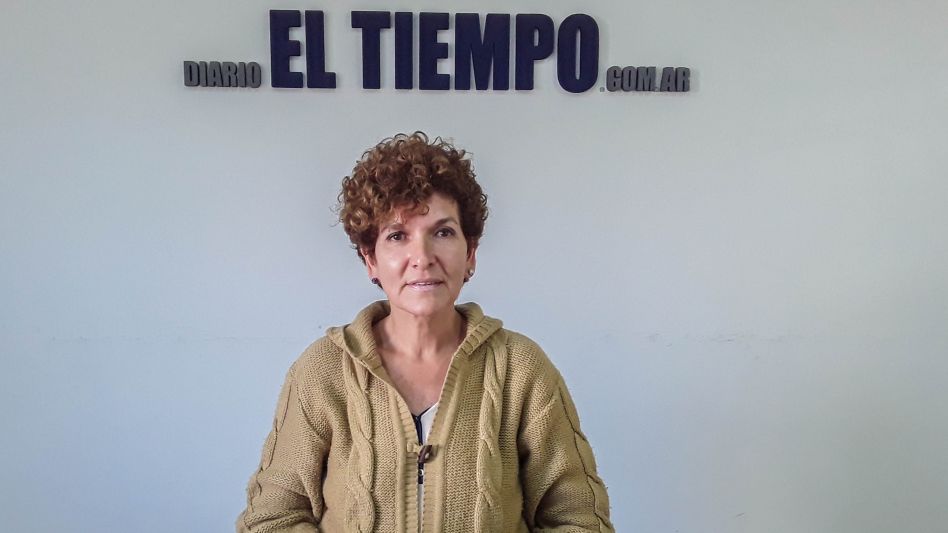 La Inspectora Jefa Distrital de Azul, Claudia Bustos, cuando habló con este diario sobre la puesta en marcha del programa Acompañamiento a las Trayectorias y la Revinculación (ATR).