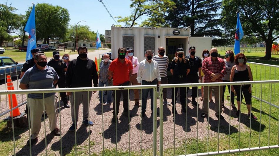 Todos juntos, los presentes ayer en la puesta en funcionamiento del puesto de seguridad. PRENSA MUNICIPAL