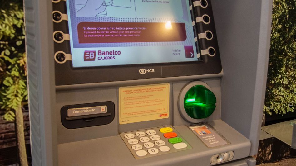 Otra estafa a través de la cuenta de un banco se produjo en Azul. ANGIE DÍAZ JACQUOT 