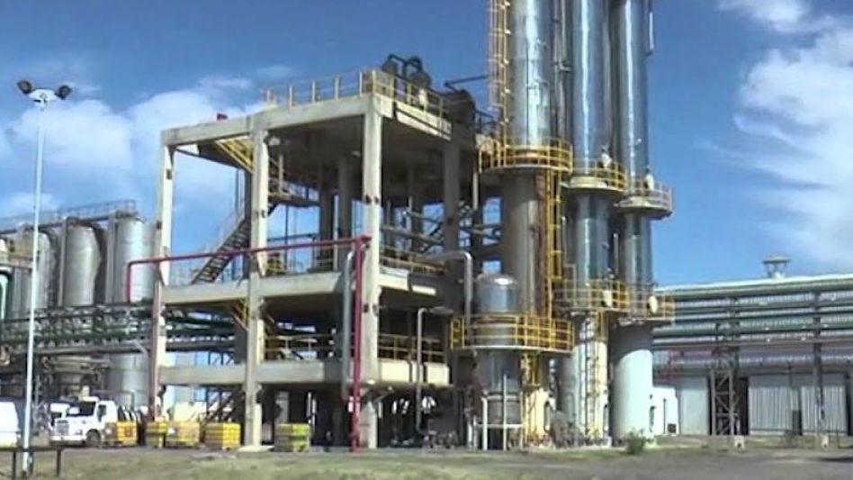 La empresa Diaser, productora de biodiesel de soja y de bioetanol de maíz, anunció la paralización de su producción y la suspensión de su personal.