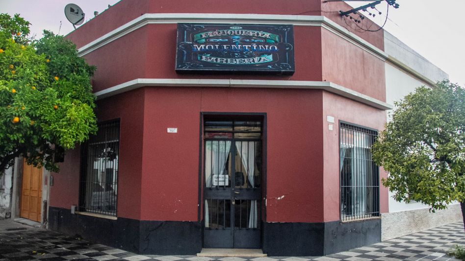 La peluquería donde este robo se produjo está situada en una de las esquinas de Belgrano y Rauch. ANGIE DÍAZ JACQUOT