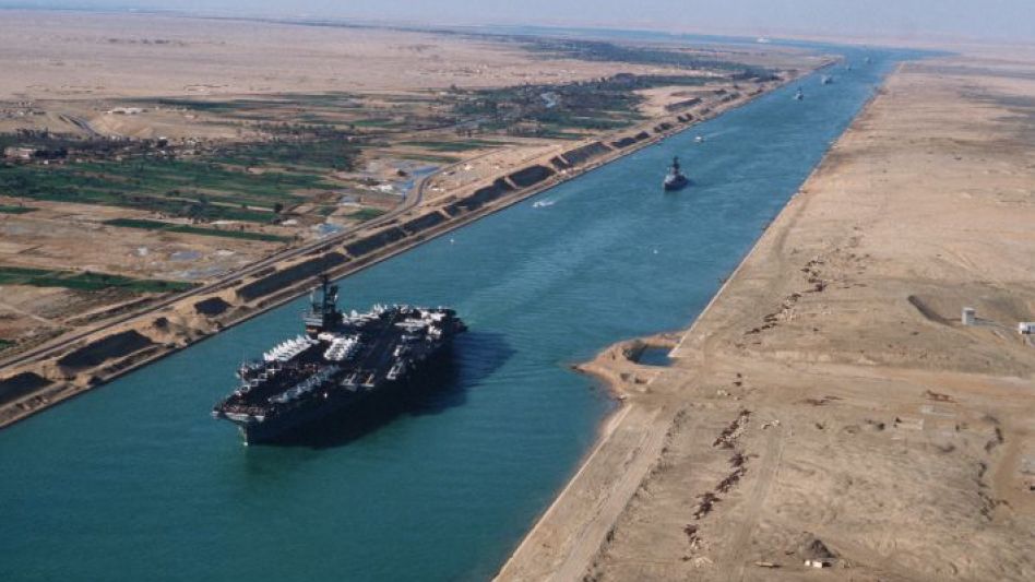 Canal de Suez une los continentes de África y Asia.   FOTO INTERNET 