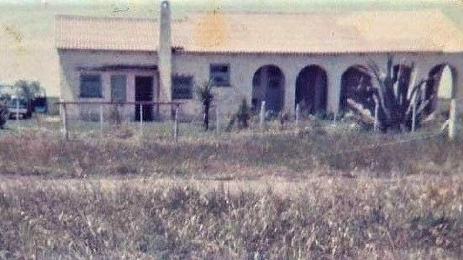 Antes y después: la escuela del Paraje ?El Tabaré? cumplió 91 años. A la izquierda, el establecimiento en sus albores; a la derecha, en la actualidad. 