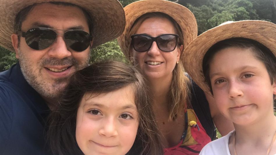 La familia completa: Luciano y Sofía con Juan Bautista y Sofía. GENTILEZA LUCIANO DIORIO