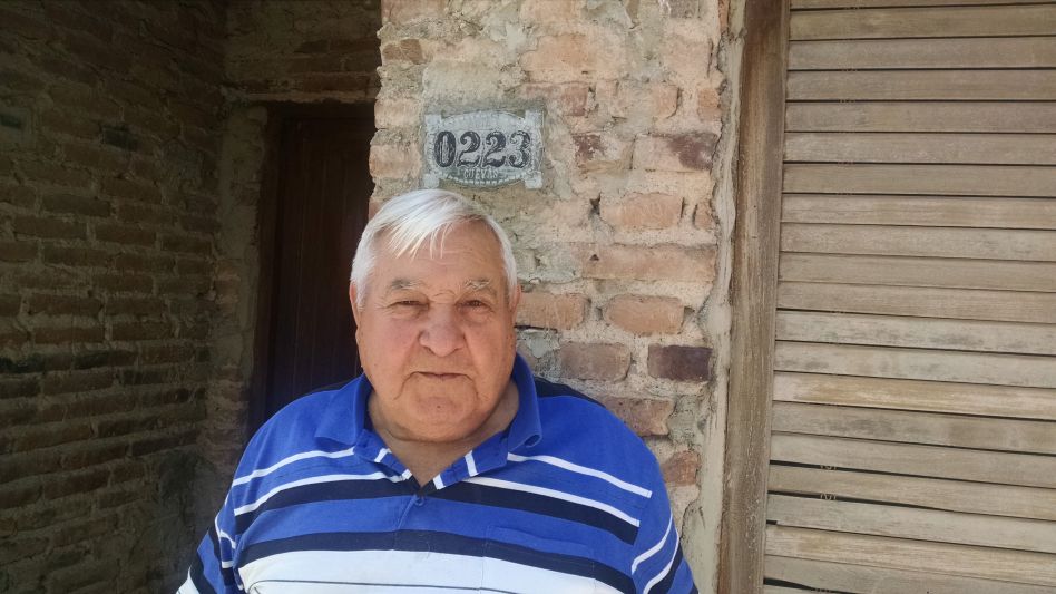 Vicente Cuevas tuvo su primer acercamiento al rubro de la construcción por medio de su papá. Hoy continúan ligados a la albañilería su hijo mayor y uno de sus nietos. FOTOS: FABIÁN SOTES
