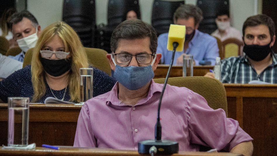 Verónica Crisafulli y Claudio Molina integran el bloque Azuleños para el Cambio, que presentó el mencionado proyecto de ordenanza.     ANGIE DÍAZ JACQUOT