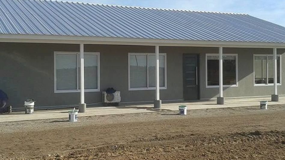 Uno de las construcciones que la empresa realizó en Azul. Hay más de 70 modelos disponibles para elegir.  
