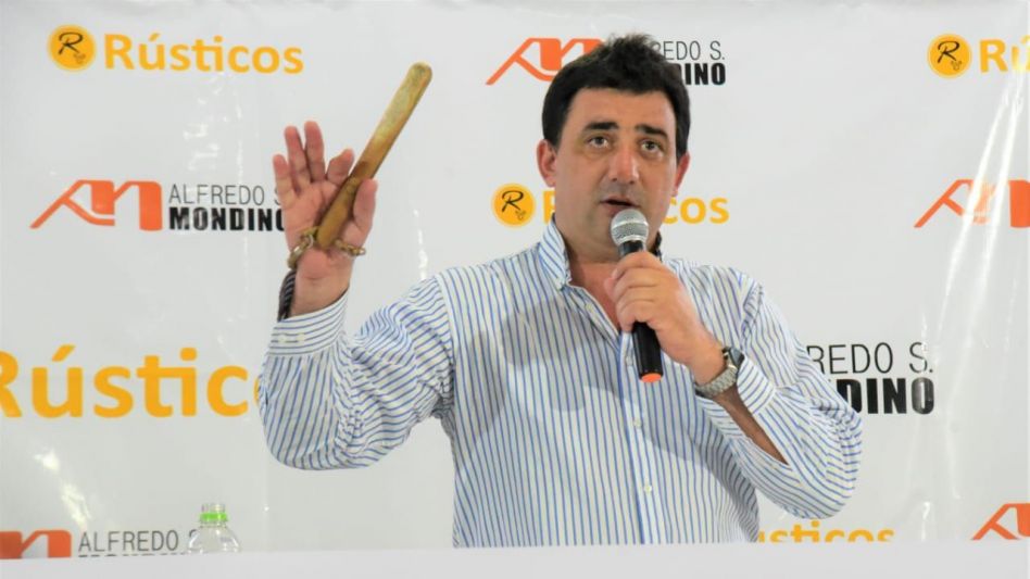 Roberto Mondino, el martillero que lideró la venta de los Rústicos.